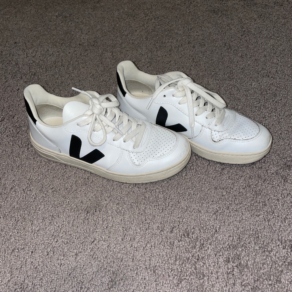 Veja Sneakers - Black & White